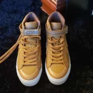 Mens 9 Converse Sneakers